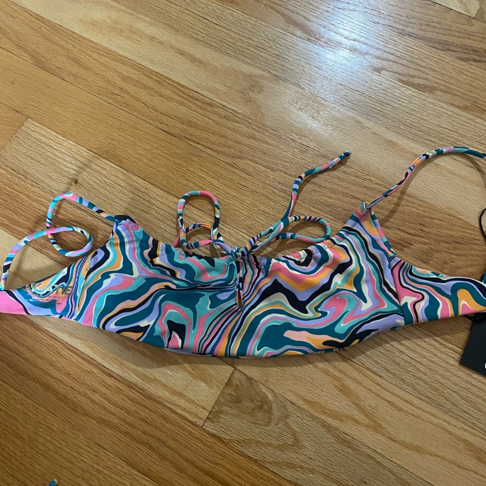 Skatie Demi style bikini top- NWT
